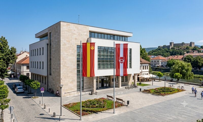 Datei:Višegrad-Rathaus.jpg