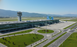 Internationaler Flughafen Aressaraj.png